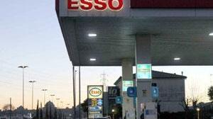 Raccolte 2000 firme per la nuova legge "Benzina libera"