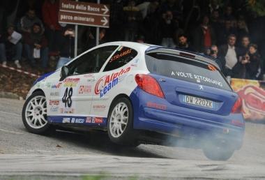 <b>35 ANNI.</b> Mirko Strambi al volante della Peugeot 207 