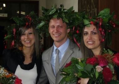 110 E LODE PER GIULIA, MARCO E GIULIA Un tris veramente vincente questo nella foto formato da ...