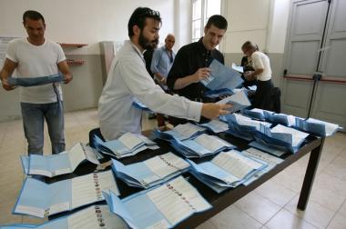 Operazioni di scrutinio alle passate elezioni 