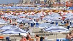 <b>BAGNI.</b> Gli stabilimenti potranno restare aperti fino alle 24 con tutte le attività annesse ma solo per servire i propri clienti: in caso di controllo dovranno mostrarne la lista