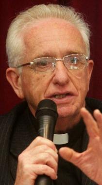 Monsignor Paolo Razzauti: ora vicario per la città, nel 1982 responsabile della visita del Papa