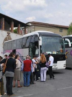 Bus turistici in sosta 