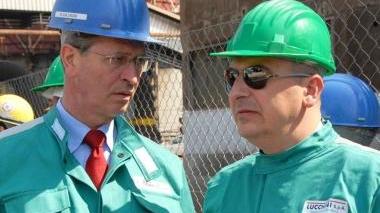 La visita allo Slag Pit, a sinistra Calcagni e Anselmi ieri in Lucchini e i tecnici che hanno curato la realizzazione del nuovo impianto