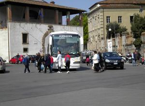Bus a disco orario in piazzale Verdi