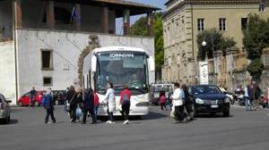 Bus a disco orario in piazzale Verdi