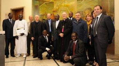 Foto di gruppo a Palazzo Stefanelli in occasione della visita del cardinale di Dakar Théodore Adrien Sarr