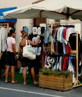 Negozi aperti oggi a Castiglioncello 