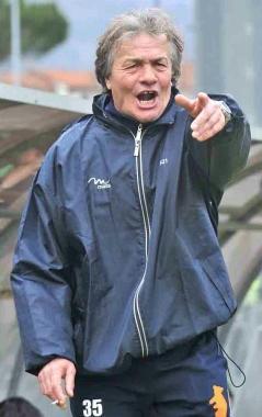 Il tecnico Brunero Bianconi sta cercando di guidare la Real Cerretese verso la salvezza: oggi ha bisogno almeno di un punto per poter andare ai playout 