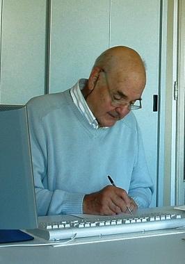 Fazzi al lavoro in archivio 