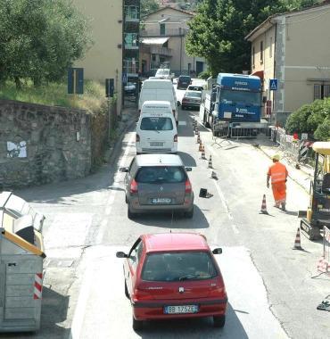 Auto in fila per un cantiere sulla 66 (foto darchivio) 