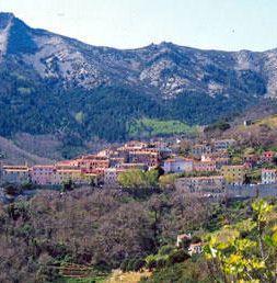 Una veduta del centro storico di Marciana dove &egrave; in programma una giornata dedicata allarte e alla storia  