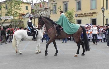Studenti in camicia rossa come garibaldini