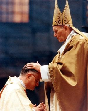 Papa Wojtyla ordina vescovo Simoni 