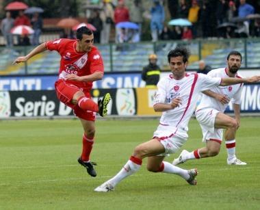 <b>IL GOL DEL 2-0</b> Gaetano Caridi dribbla due avversari e scarica il destro che brucia il portiere giuliano uscito per chiudergli lo specchio 