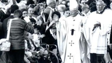 <b>L’INCONTRO.</b> Lorella Ronconi durante la visita di Giovanni Paolo secondo a Grosseto