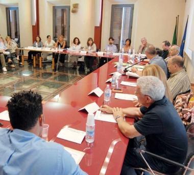 Una seduta del consiglio comunale e il viale dei Cavalleggeri a Rimigliano    