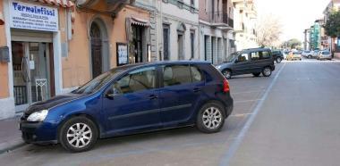 Aumenteranno i parcheggi a pagamento in via Ferrer 