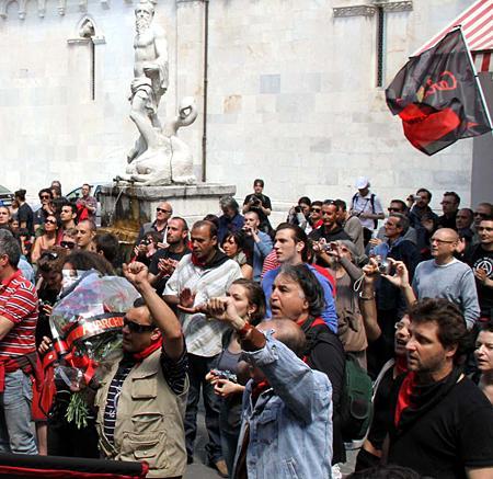 Un migliaio di anarchici a Carrara contro la guerra e contro il razzismo