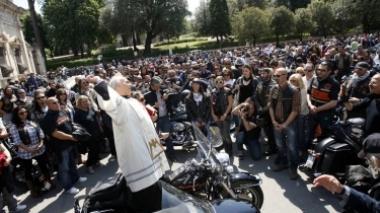 Parata e benedizione delle Harley Davidson davanti al Tettuccio