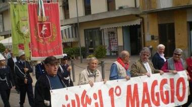 Sole, musica e festa del lavoro anche col vescovo