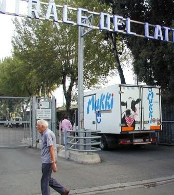 Lingresso dello stabilimento di Firenze della Centrale del latte 