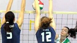 Un’azione a muro del Blu Volley