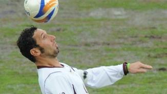 Il capitano del Forcoli Raffaele Moriani colpisce di testa