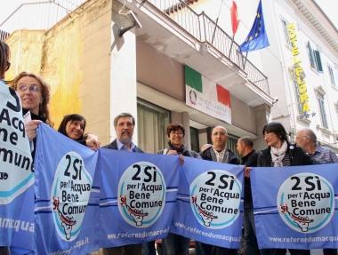 Il presidio ieri mattina davanti alla prefettura 