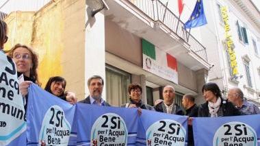 Il presidio ieri mattina davanti alla prefettura