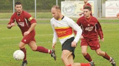Sulla palla il riotortese Massimo Arena autore di due gol