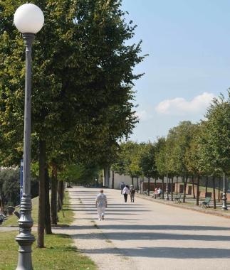 Palazzo Ducale, piazza S. Michele e le Mura urbane