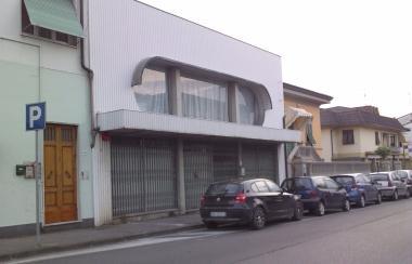 Il nuovo spazio commerciale gestito da cinesi in via Battisti 