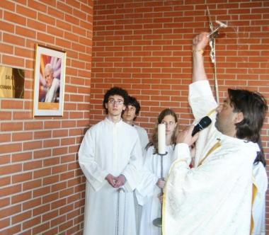 Padre De Santis benedice la sala intitolata a Wojtyla
