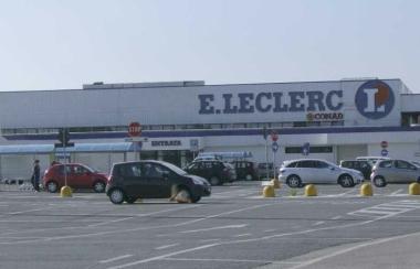 Il parcheggio del supermercato Leclerc 