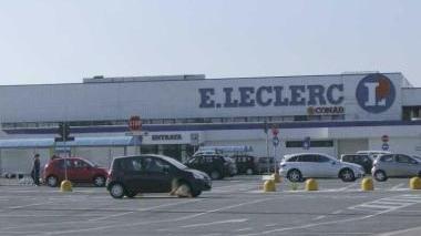 Il parcheggio del supermercato Leclerc