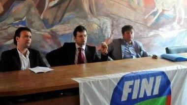 La conferenza stampa di Fli in Comune