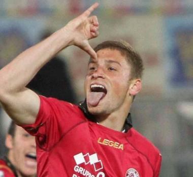 <b> IL PIENO. </b>Federico Dionisi festeggia un gol alla sua maniera  