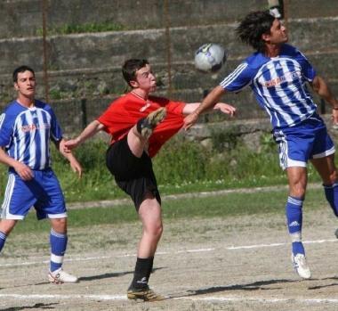 Nicola Pasquini al centro durante un’azione di gioco