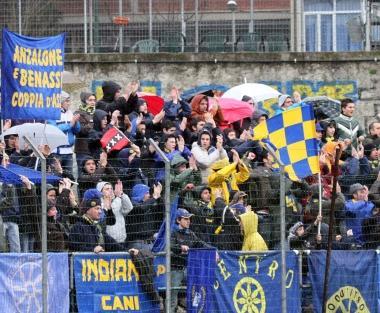 La curva dei tifosi azzurri    