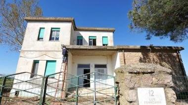 La ex scuola di Franciana che dovrebbe ospitare i profughi arrivati ieri a Piombino