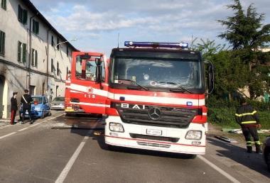 Scoppia un phon, bagno in fiamme