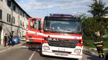 Scoppia un phon, bagno in fiamme