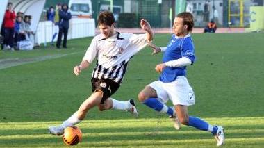 <b>AVVERSARIO</b>. L’interno del Viareggio Castiglia dovrà saltare il derby per squalifica insieme al collega Pizza