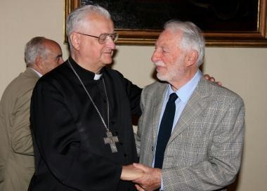 Il vescovo con il consigliere della Fondazione Antonio Lucchesi 