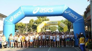 A sinistra la partenza della 22&ordf; edizione del memorial Filippone 