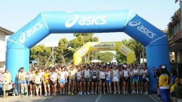 A sinistra la partenza della 22ª edizione del memorial Filippone