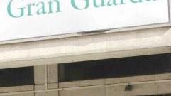 La facciata della Gran Guardia coperta dai pannelli sul tema del cinema