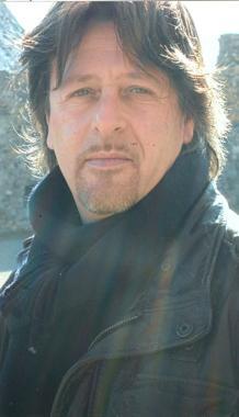 Davide Bonelli oggi festeggia gli anni        