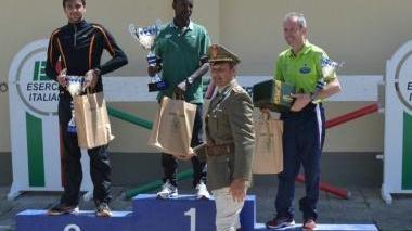 <b>PREMIAZIONE</b> I primi tre classificati alla corsa nel Centro militare veterinario